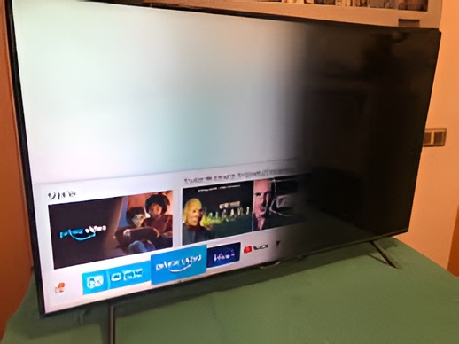 Televisor con pantalla azulada y ruido